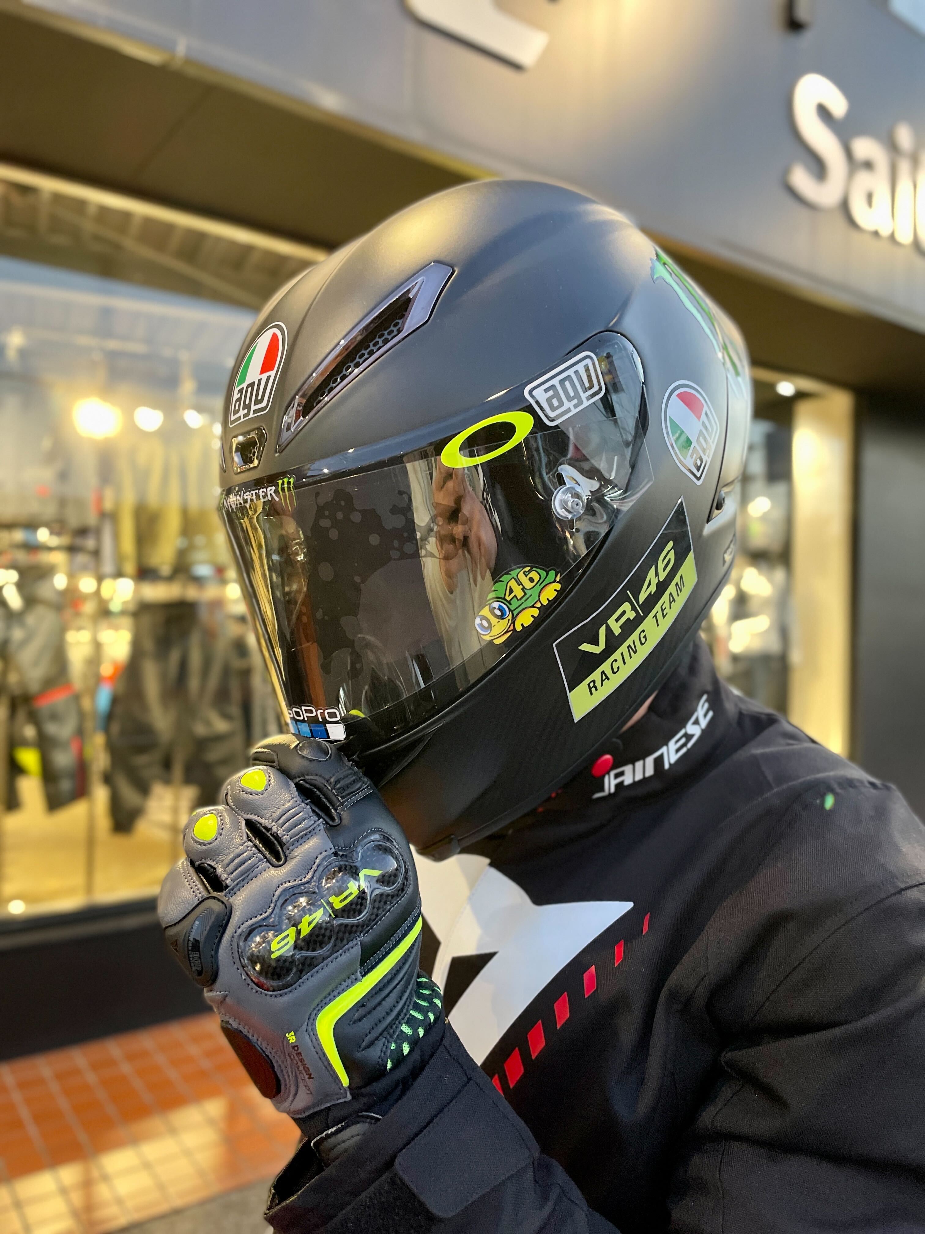 スタッフのこれ買っちゃいました MotoGPスペックのフルカーボンヘルメット-PISTA GP RR